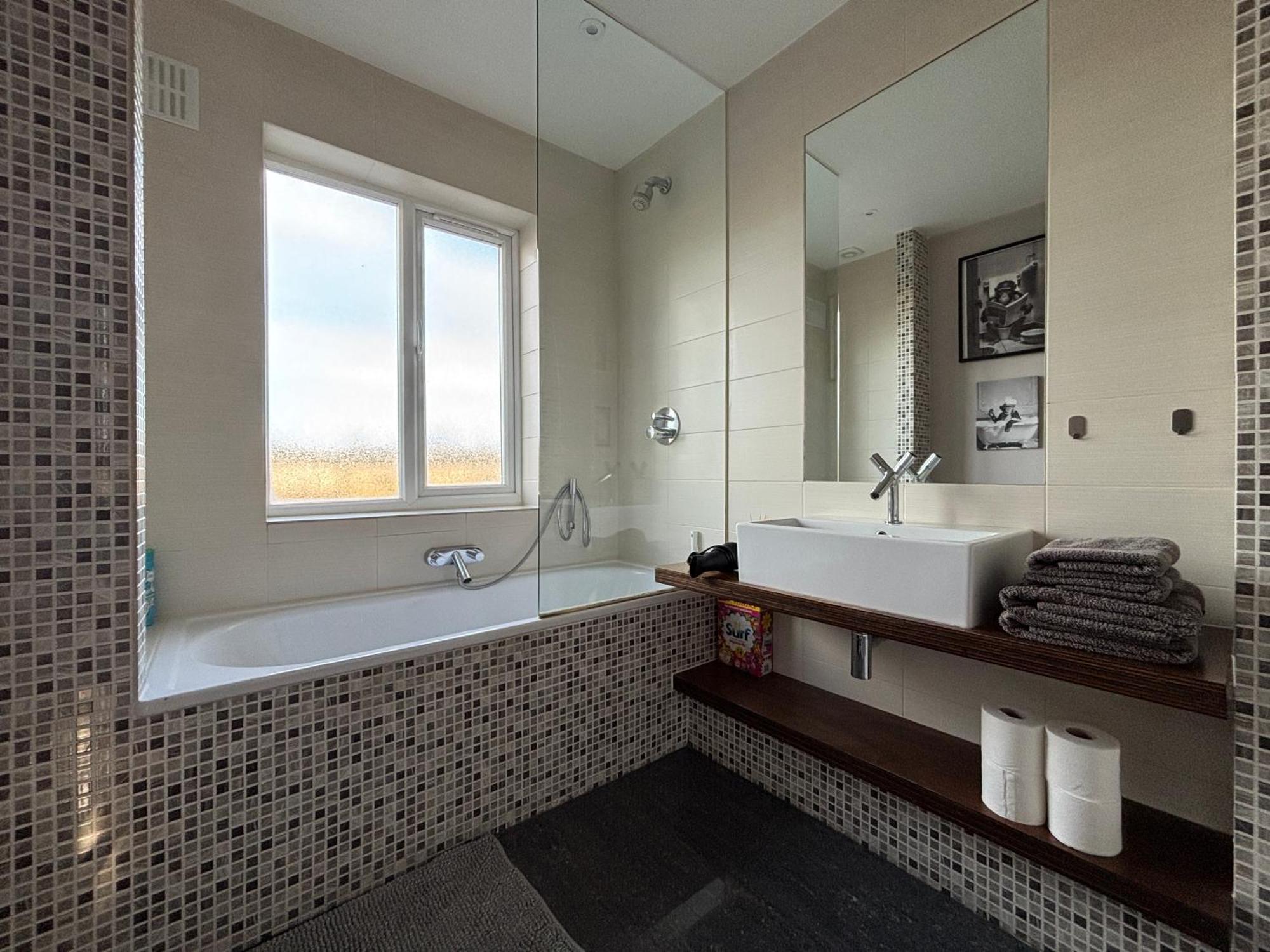 伦敦 Entire House Floor Perfect For Couples & Freelancers - Available For Single Too酒店 外观 照片